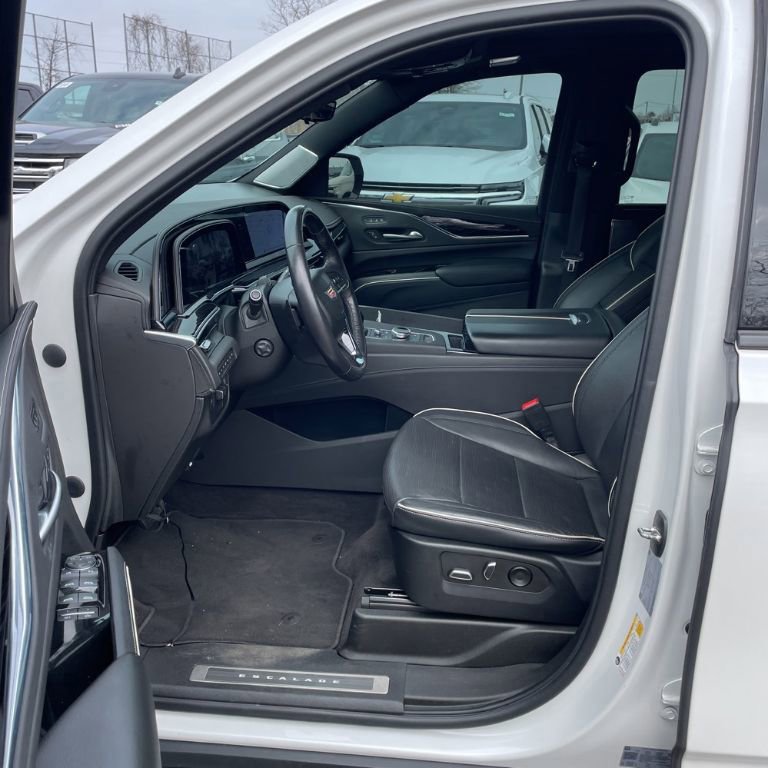 Used 2023 Cadillac Escalade ESV Sport w/ Touring Package image 7