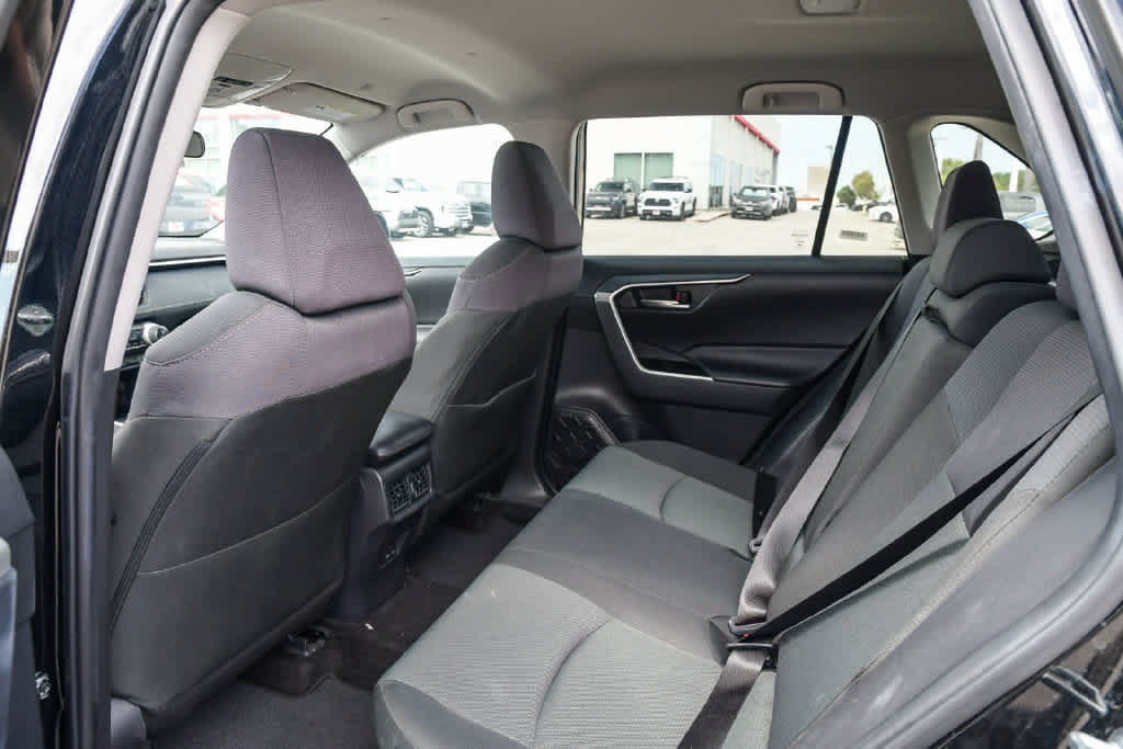 Used 2025 Toyota RAV4 XLE AWD/4WD image 18