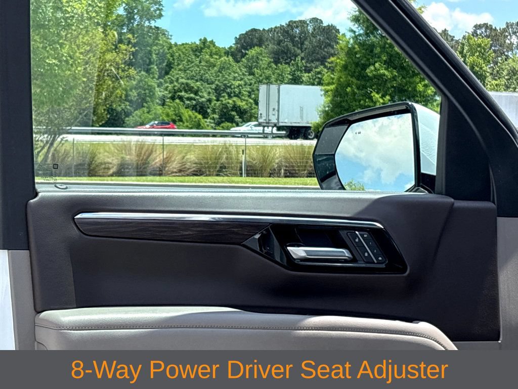 Used 2025 Chevrolet Suburban LT RWD image 9