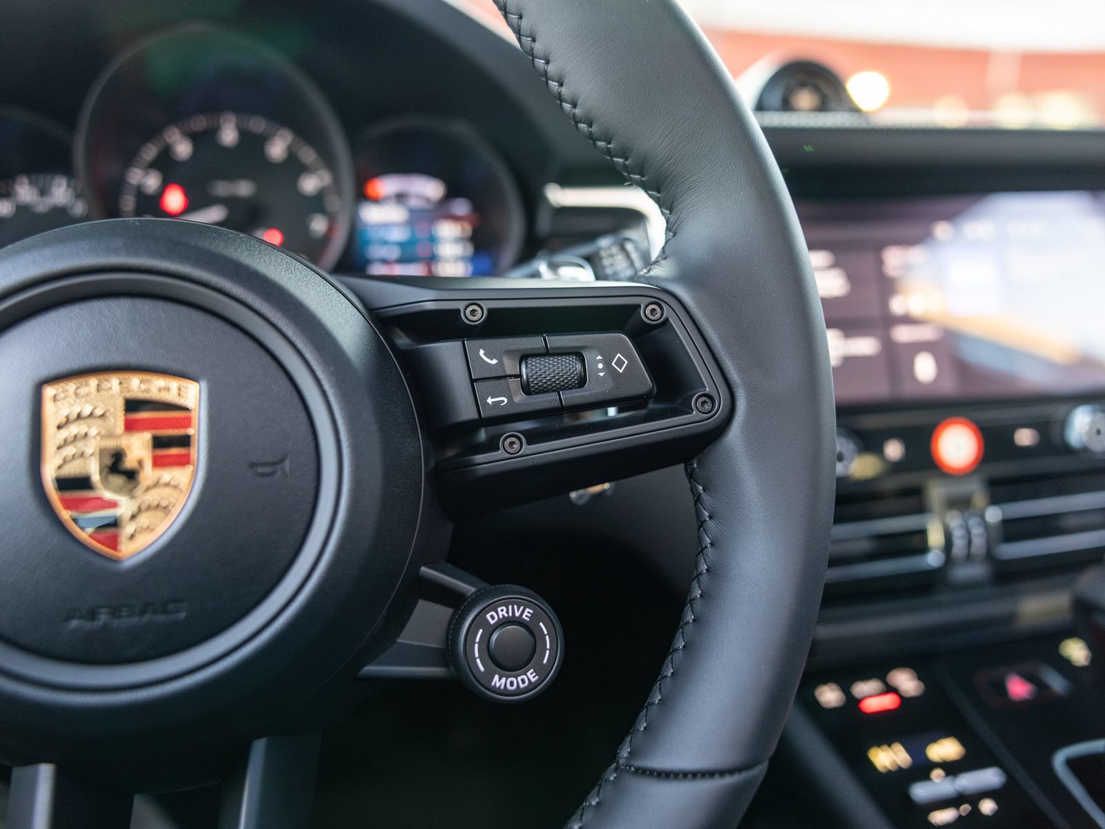 Certified 2026 Porsche Macan AWD/4WD image 33