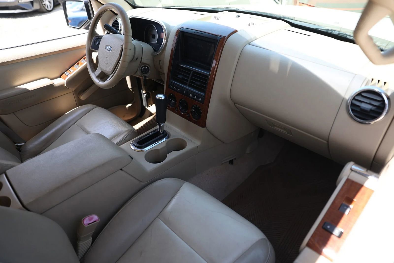 Used 2006 Ford Explorer Eddie Bauer AWD/4WD image 18