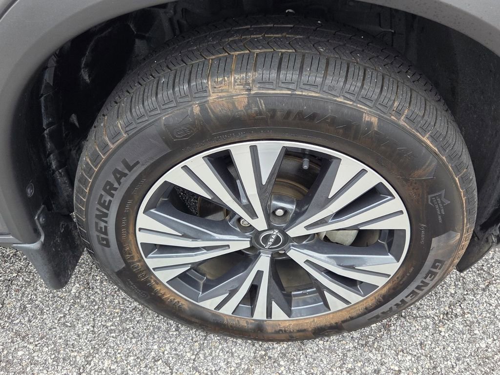 Used 2022 Nissan Rogue SV image 16