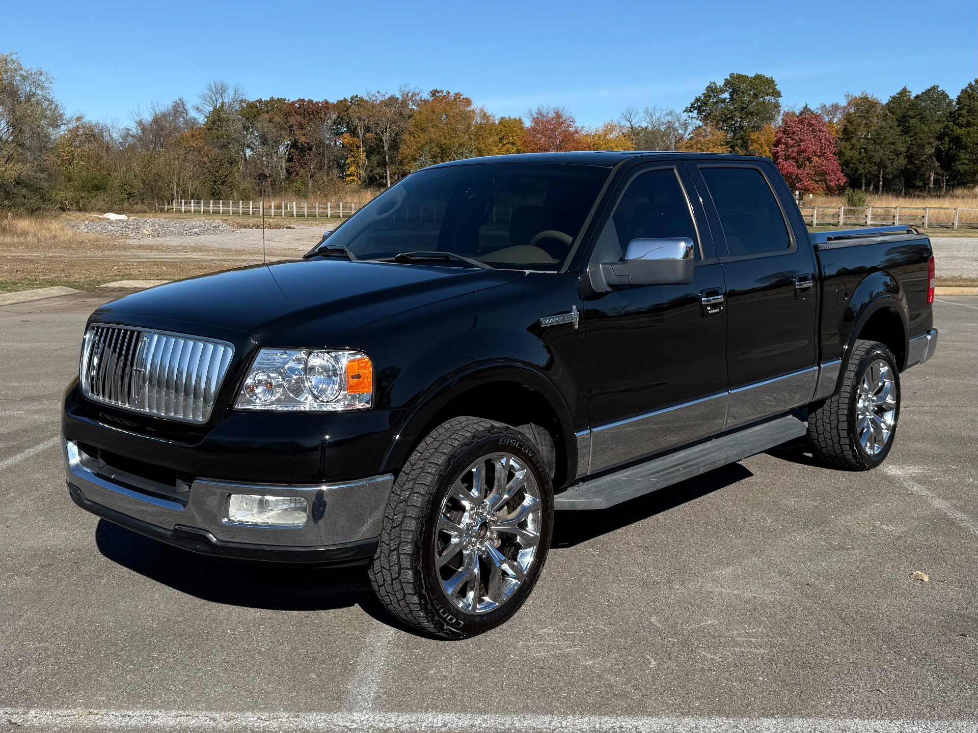 Used 2006 Lincoln Mark LT 4x4 image 2