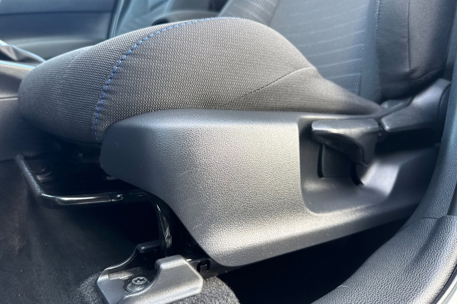 Used 2024 Toyota Corolla Cross SE w/ Moonroof Package image 25