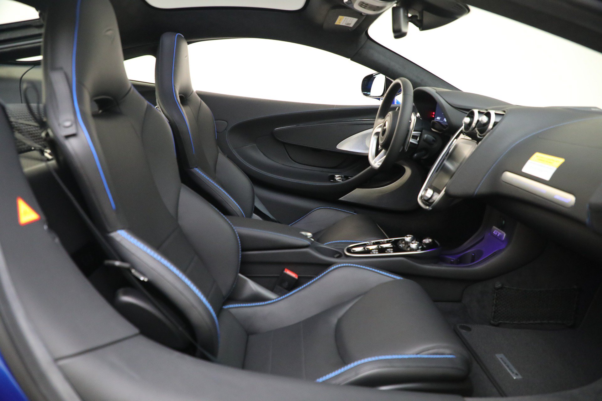 Used 2023 McLaren GT RWD image 26