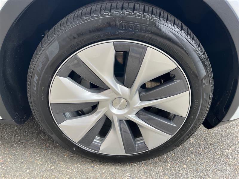 Used 2024 Tesla Model Y Long Range image 9