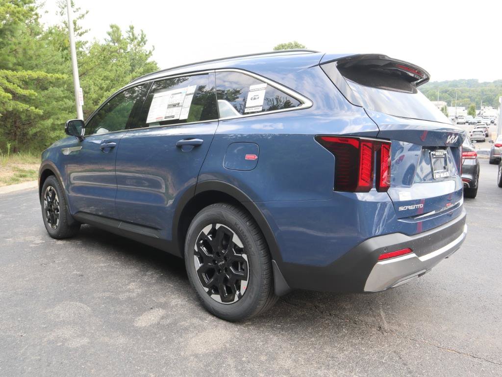 New 2025 Kia Sorento S image 3