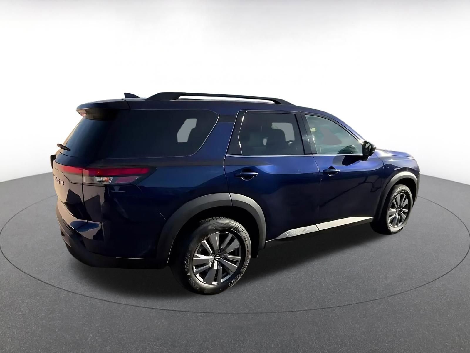 Used 2025 Nissan Pathfinder SV FWD image 14