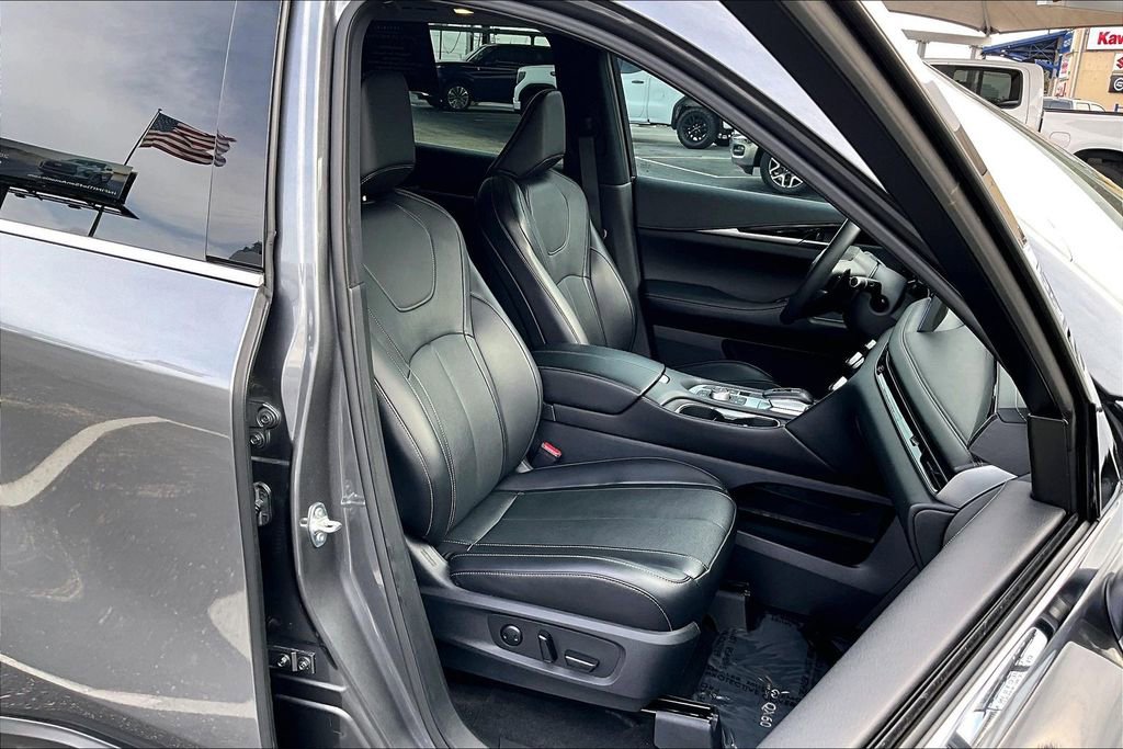 Certified 2025 INFINITI QX60 Pure image 12
