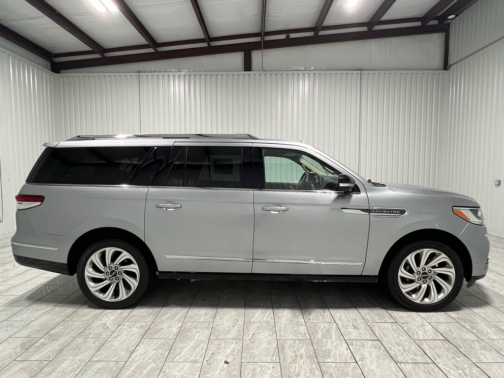 Used 2023 Lincoln Navigator L Reserve image 6