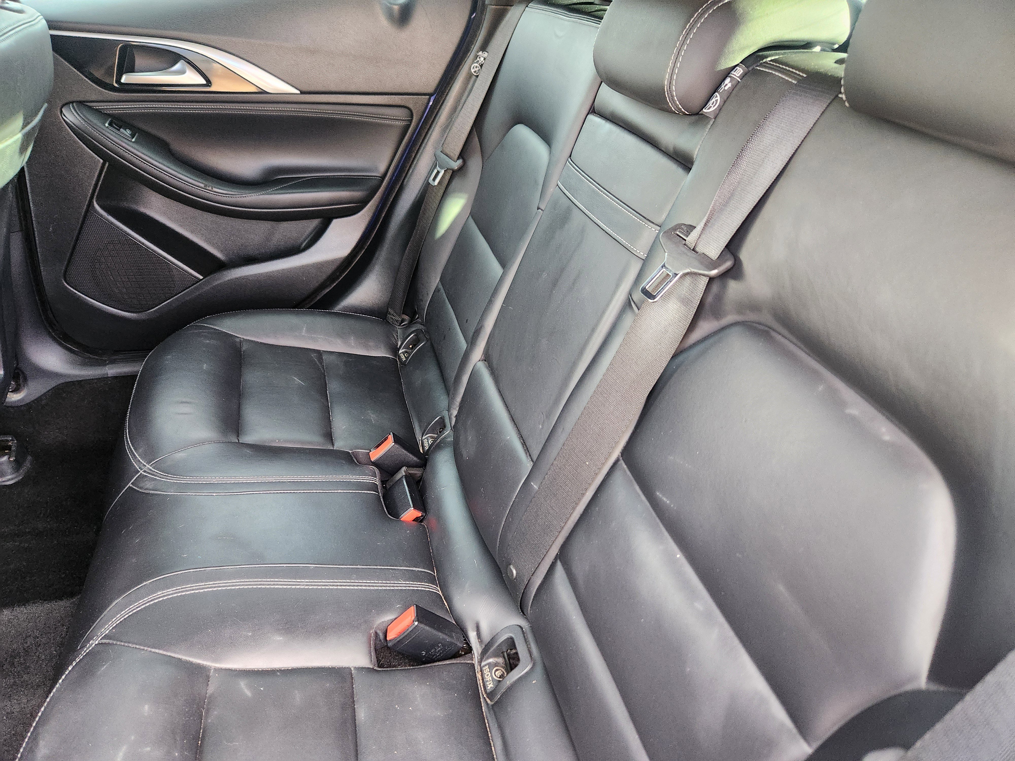 Used 2017 INFINITI QX30 Premium w/ Technology Package image 19