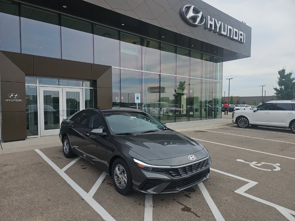 New 2026 Hyundai Elantra SE FWD image 7