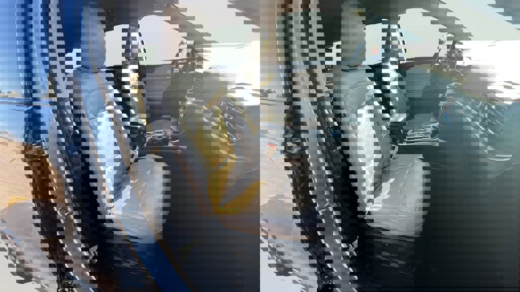 Used 2020 Ford Explorer XLT w/ Equipment Group 202A image 23