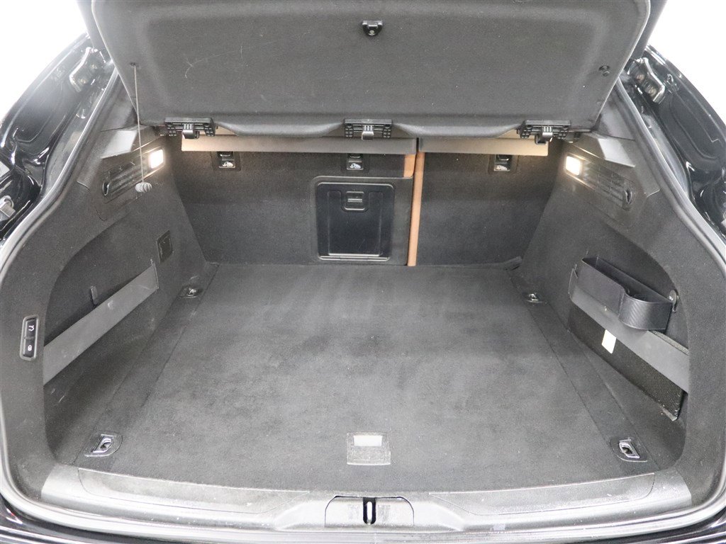 Used 2019 Maserati Levante AWD/4WD image 6