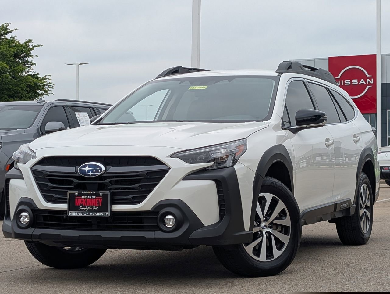 Used 2025 Subaru Outback Premium AWD/4WD image 2