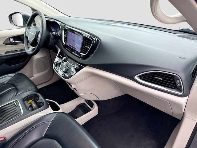 Used 2023 Chrysler Pacifica Touring-L FWD image 31