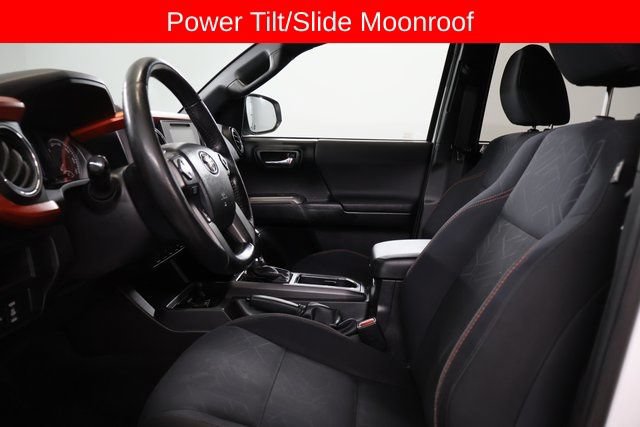 Used 2016 Toyota Tacoma TRD Off-Road w/ Premium & Technology Package AWD/4WD image 14