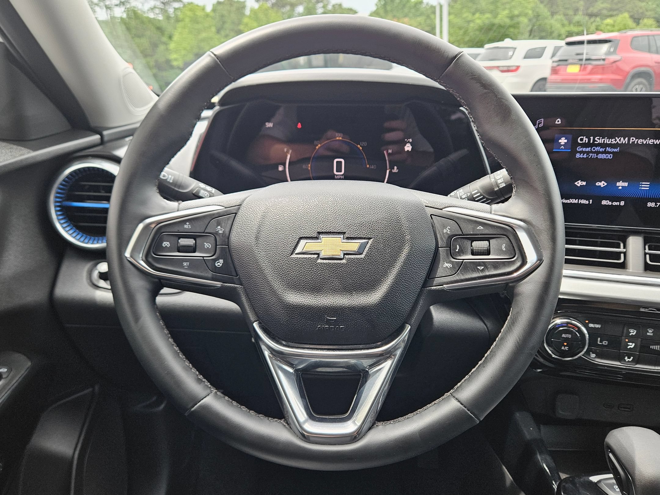 Used 2025 Chevrolet Trax LT w/ LT Convenience Package FWD image 15