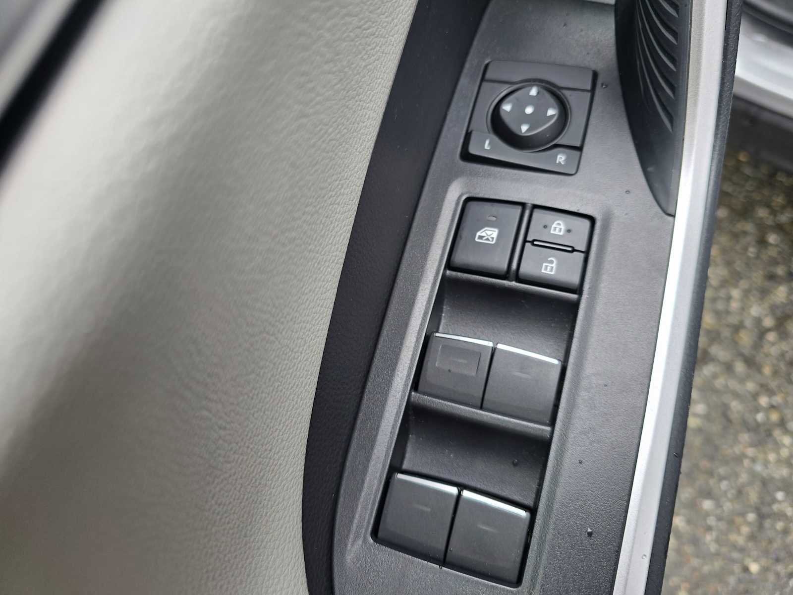 Used 2023 Toyota RAV4 Limited image 22