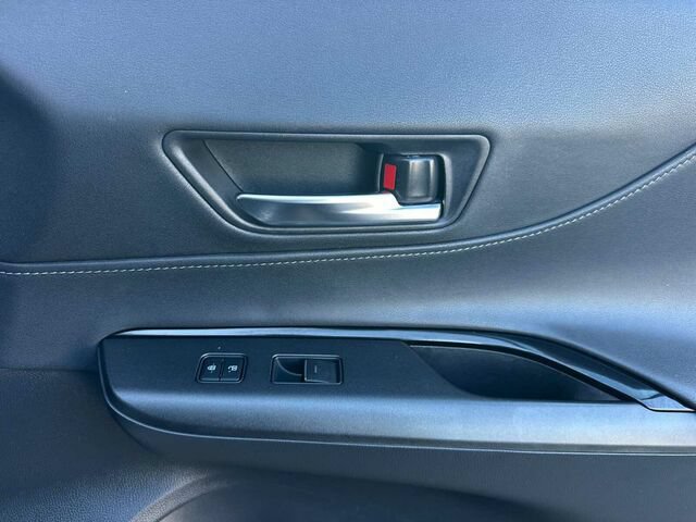Used 2024 Toyota Venza LE AWD/4WD image 21