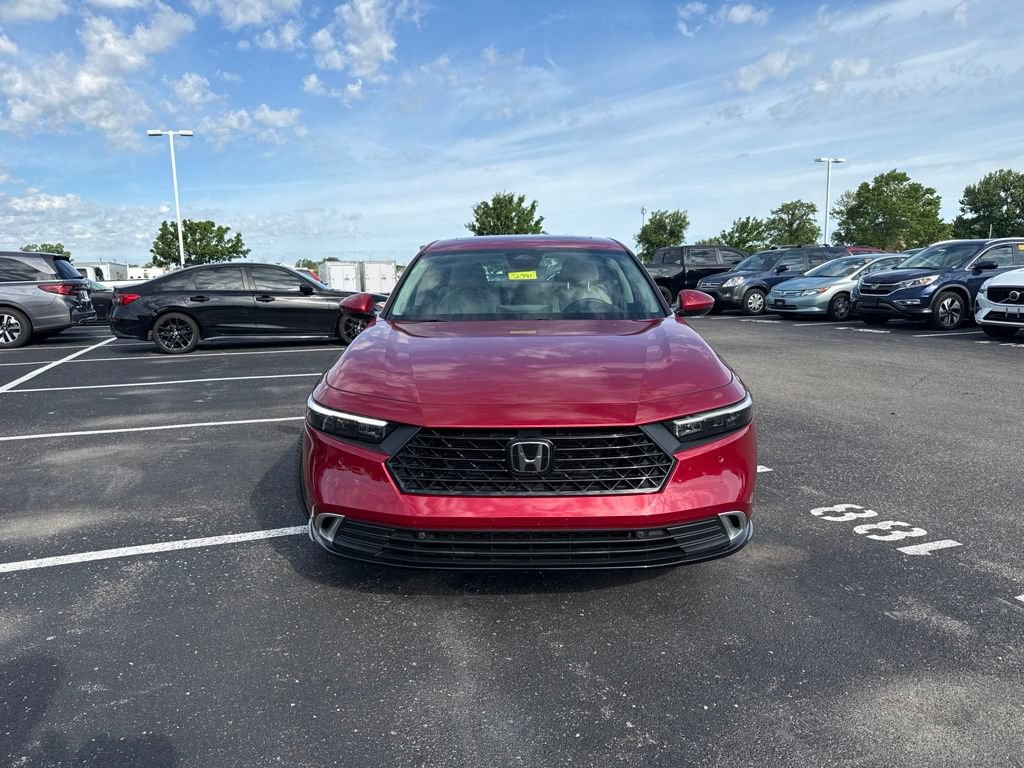 Used 2023 Honda Accord Touring image 2