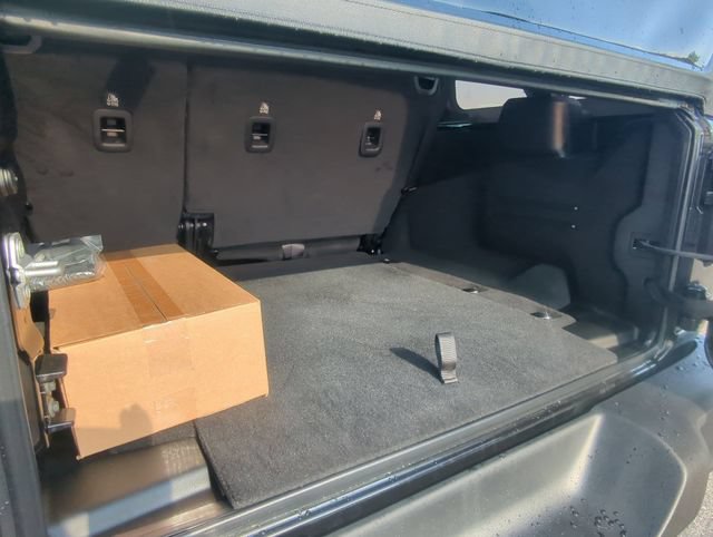 Used 2025 Jeep Wrangler Unlimited Sport AWD/4WD image 23