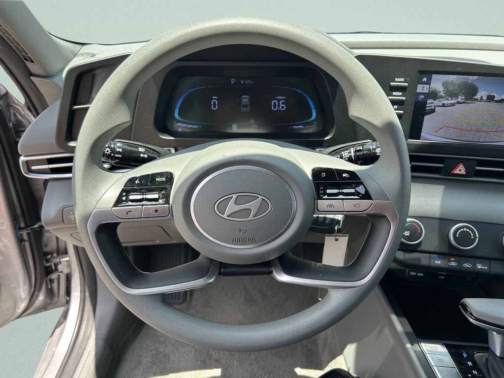 New 2025 Hyundai Elantra SE FWD image 28