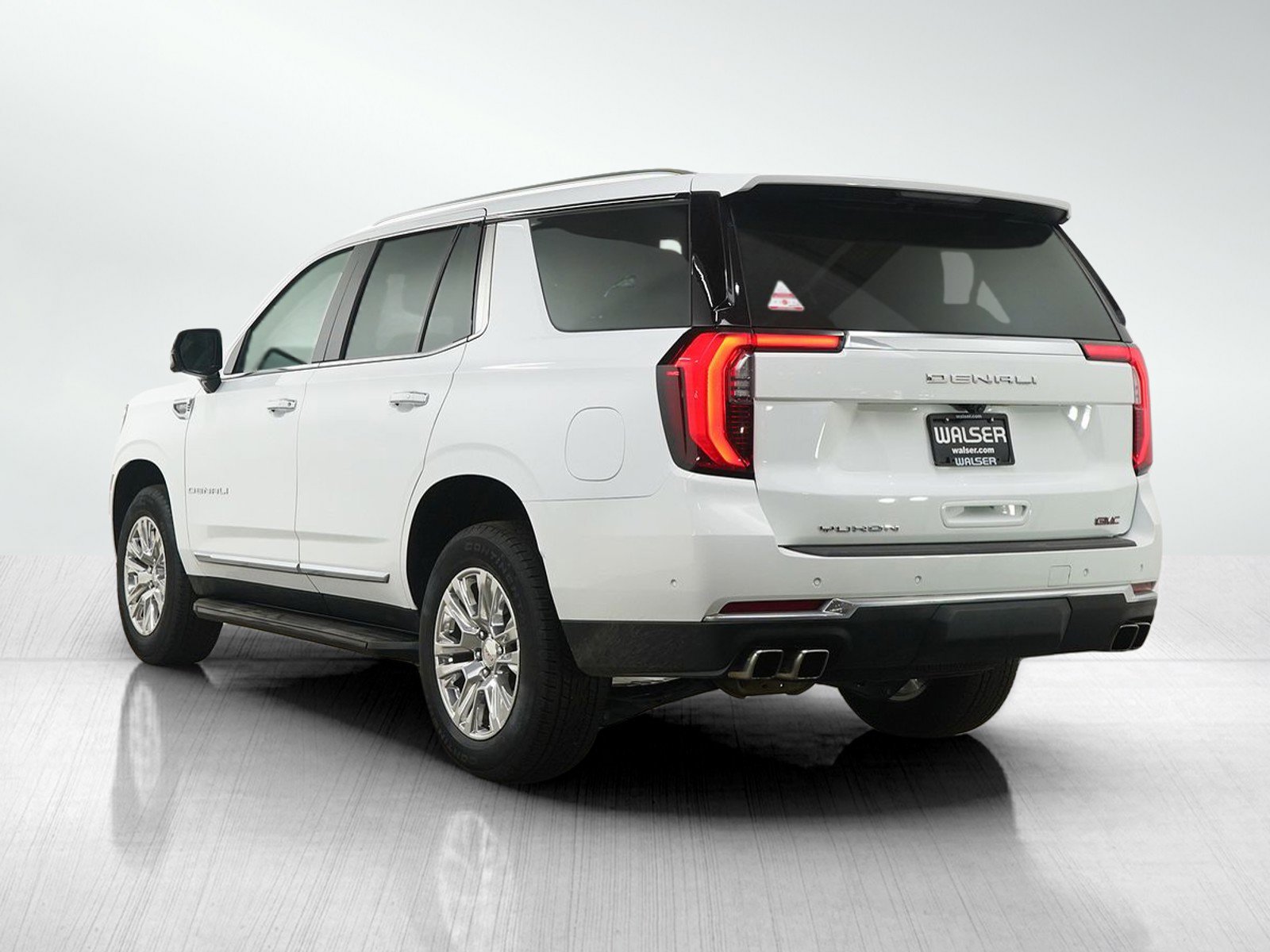 Used 2025 GMC Yukon Denali AWD/4WD image 4