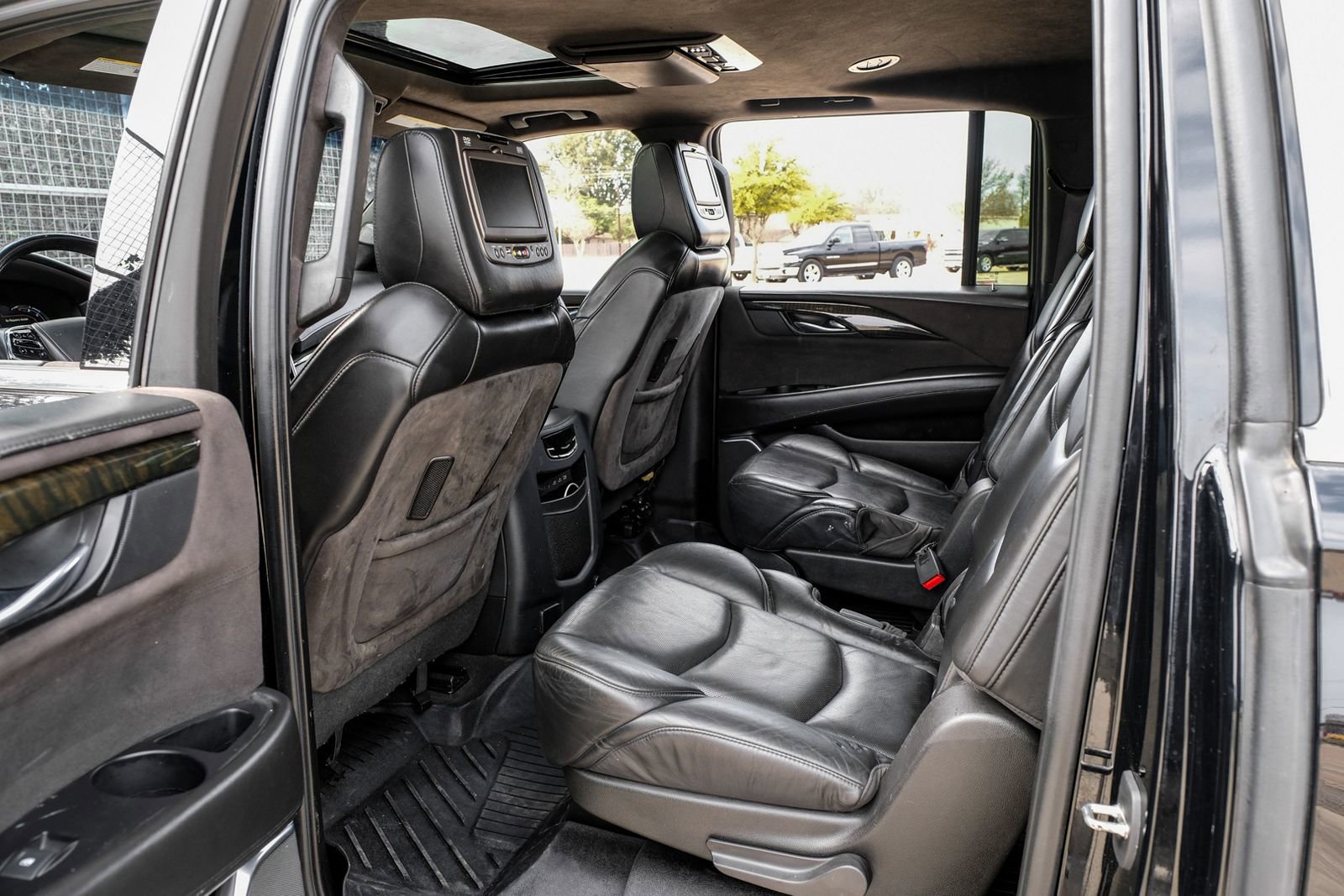 Used 2019 Cadillac Escalade ESV Platinum image 34