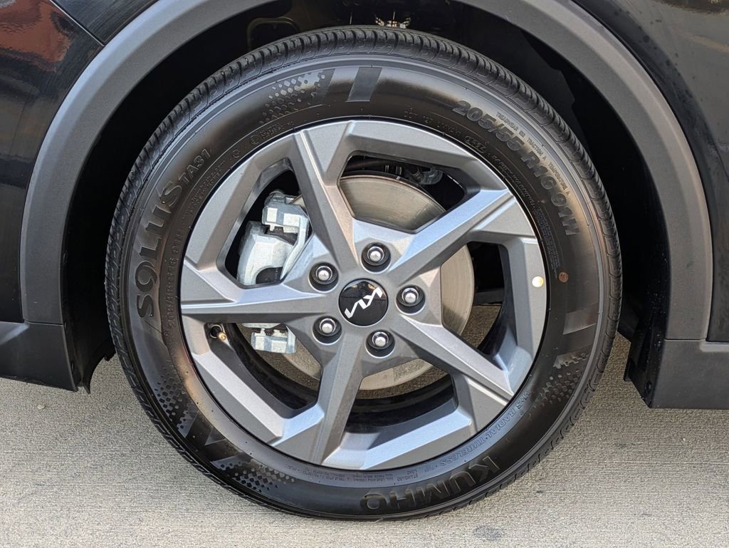 Used 2025 Kia K4 LXS image 31