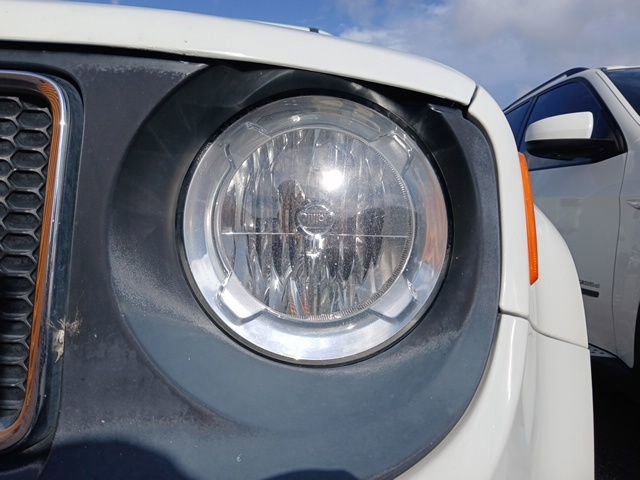 Used 2017 Jeep Renegade Latitude FWD image 6