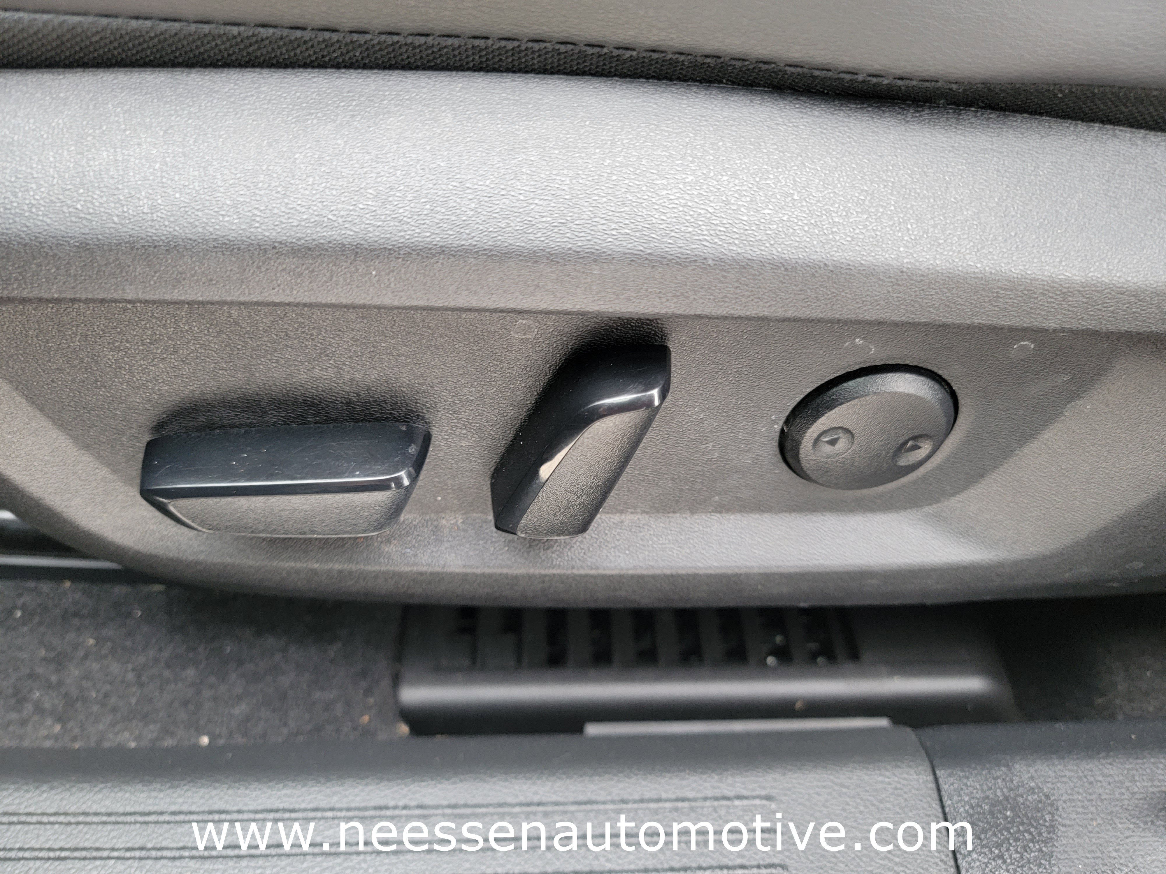 Used 2024 Nissan Rogue SV w/ SV Premium Package image 15