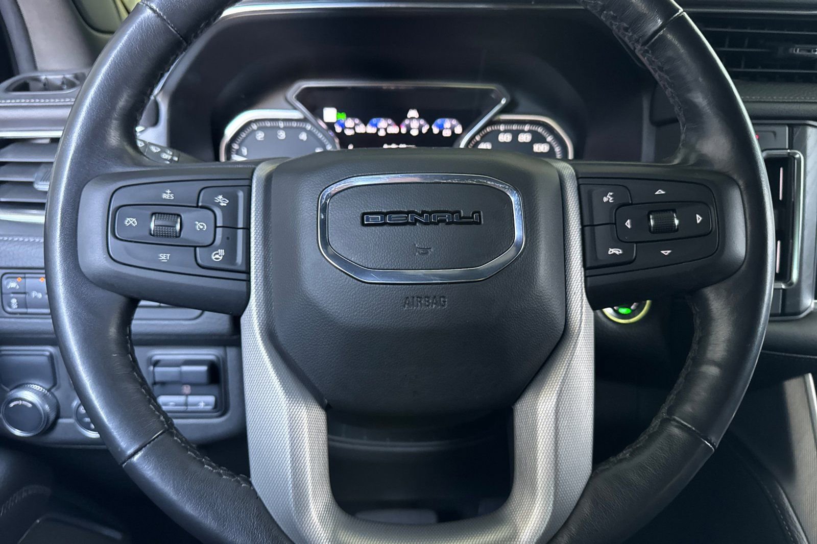 Used 2021 GMC Yukon XL Denali w/ Denali Premium Package image 26