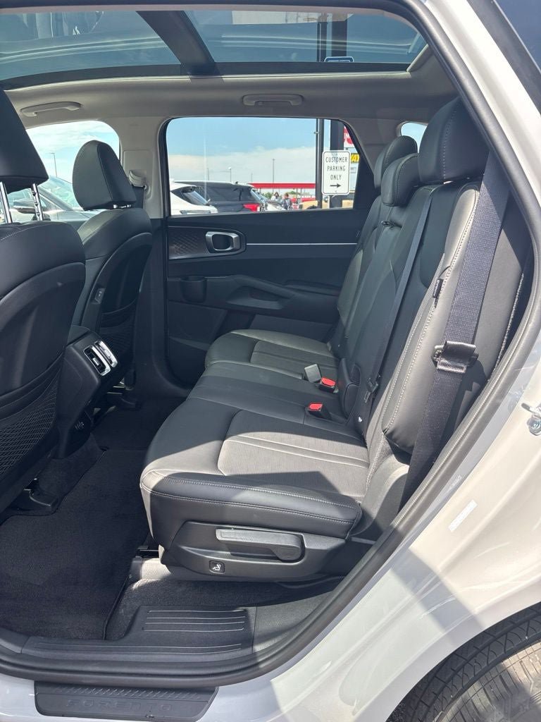 Used 2025 Kia Sorento S w/ Panoramic Sunroof Package FWD image 25