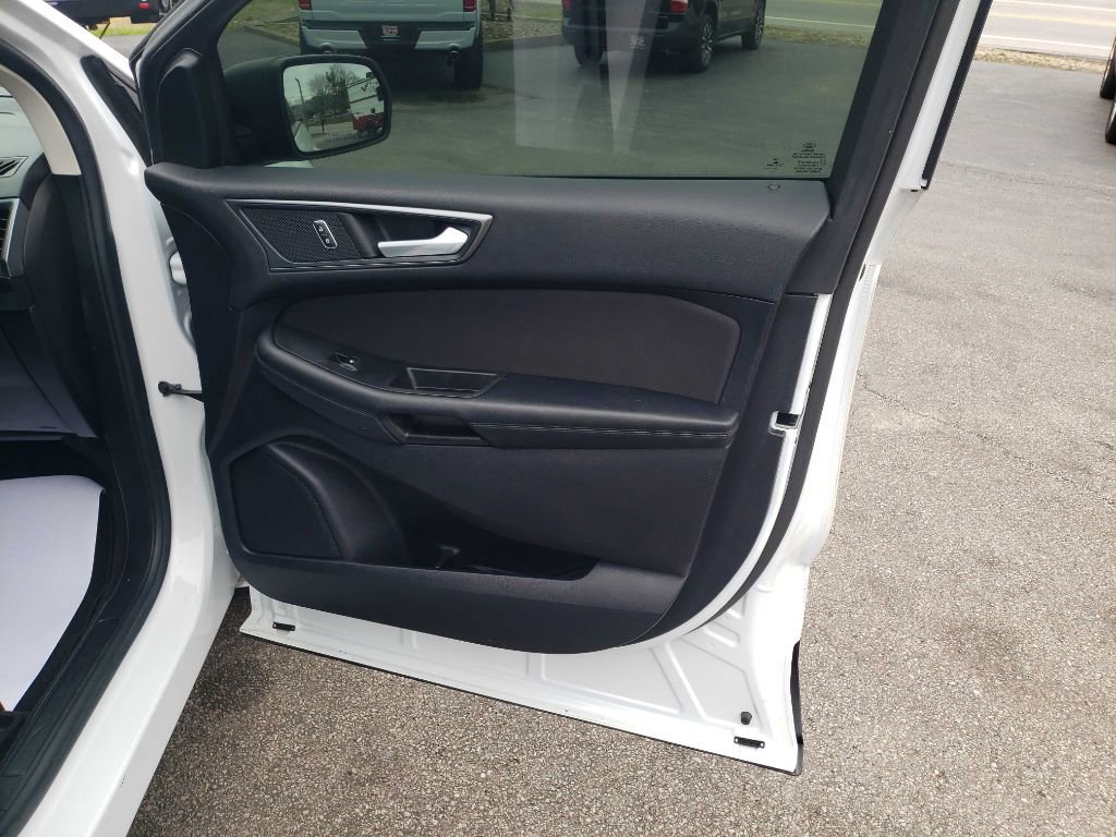 Used 2019 Ford Edge SE image 30