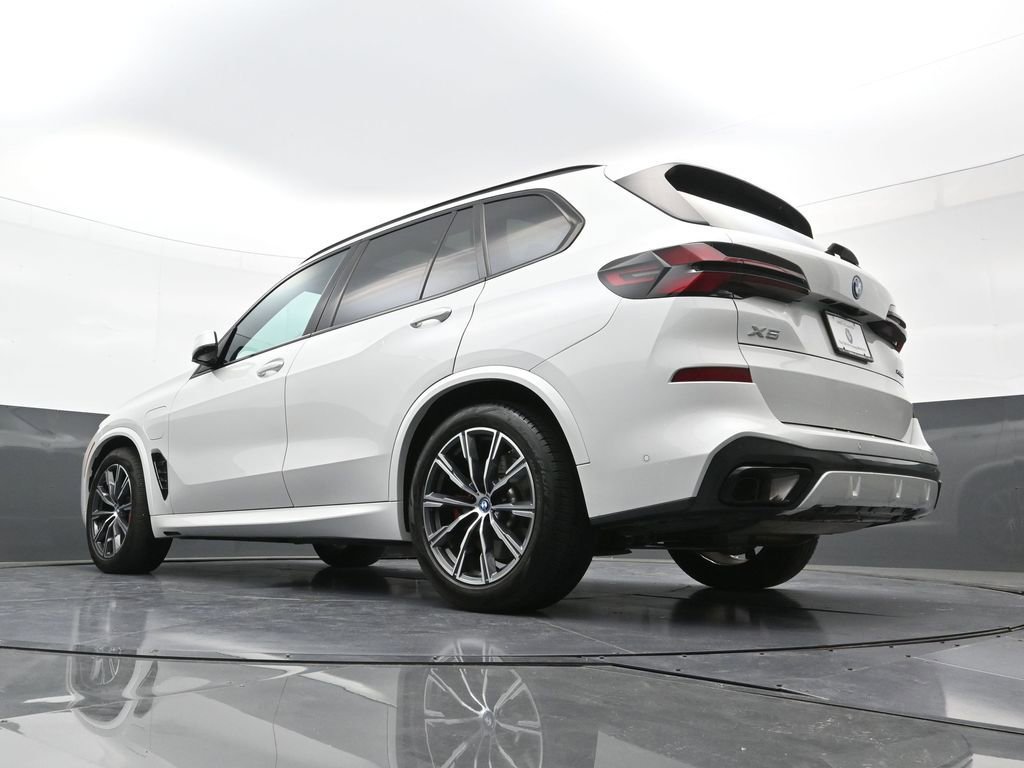 Used 2024 BMW X5 xDrive50e w/ Executive Package AWD/4WD image 27