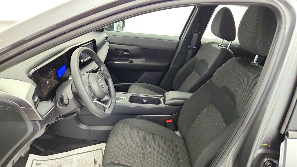 Used 2025 Nissan Kicks S FWD image 17