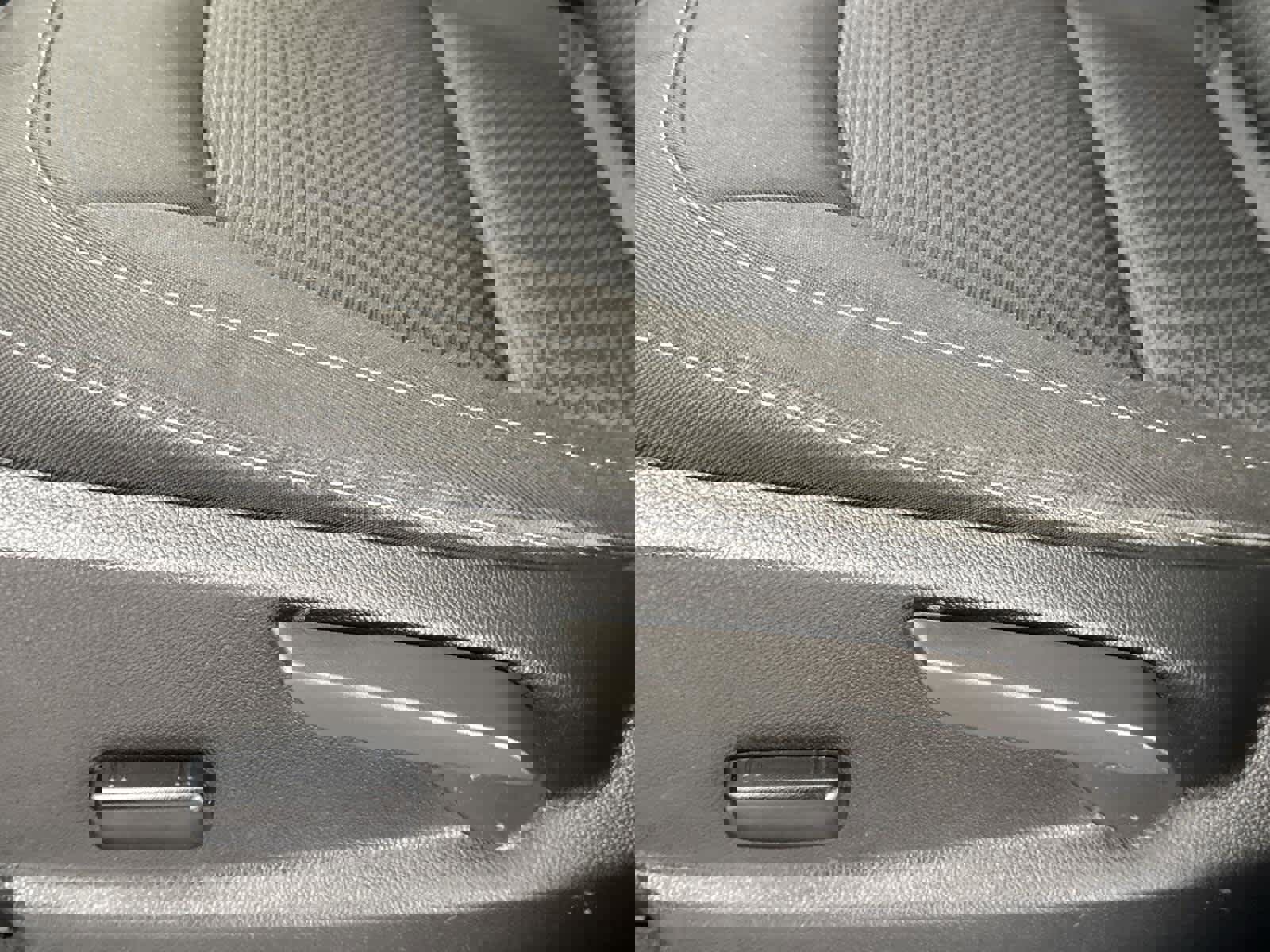 Used 2022 Chevrolet Colorado LT w/ LT Convenience Package image 12