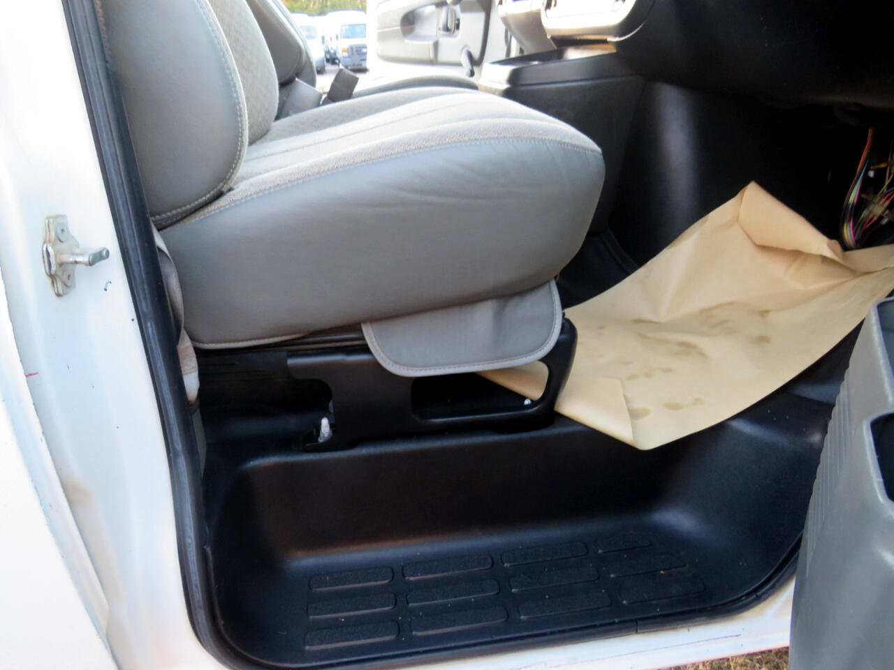 Used 2011 Chevrolet Express 2500 image 36