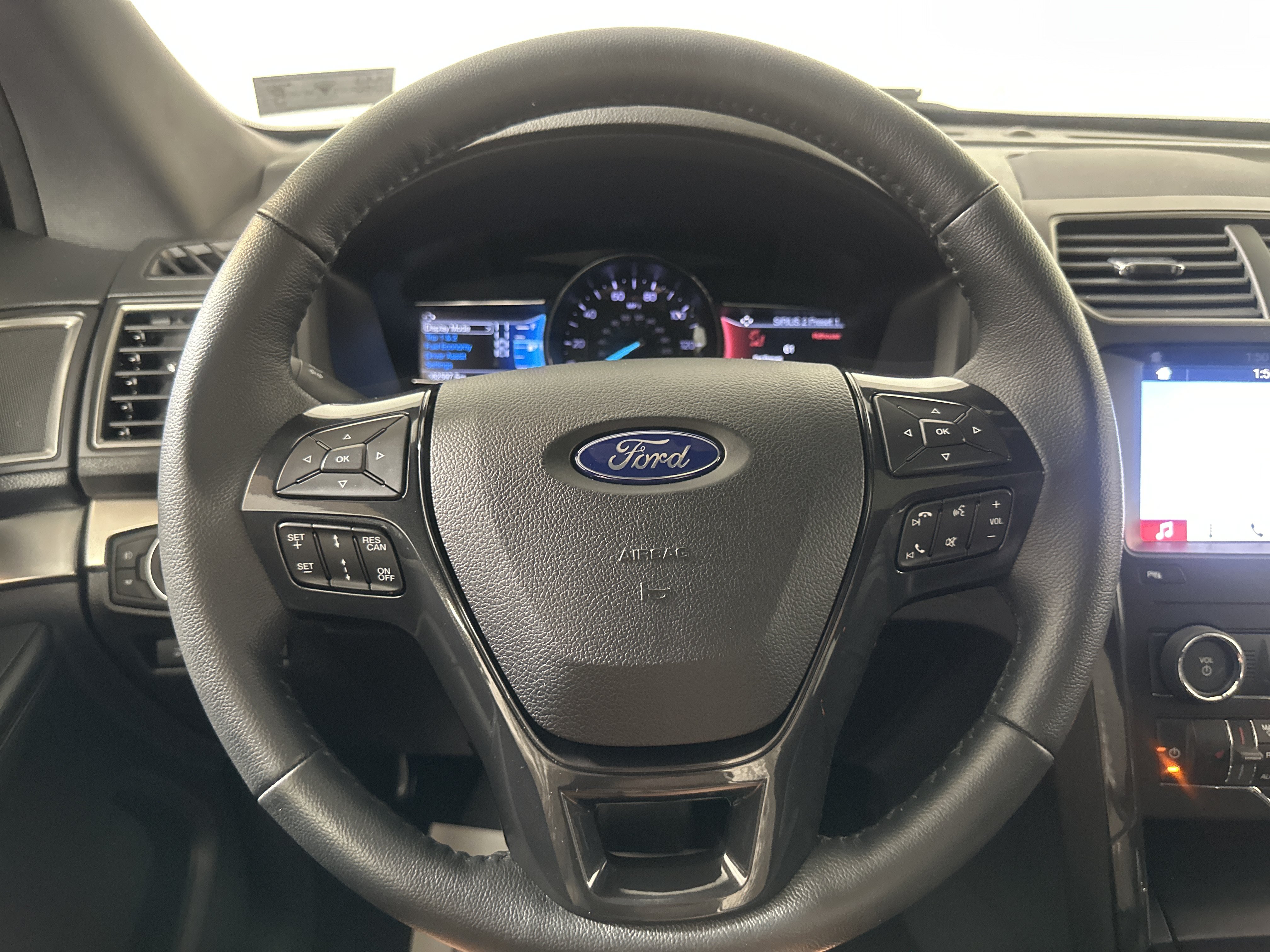 Used 2019 Ford Explorer XLT w/ Equipment Group 202A AWD/4WD image 12