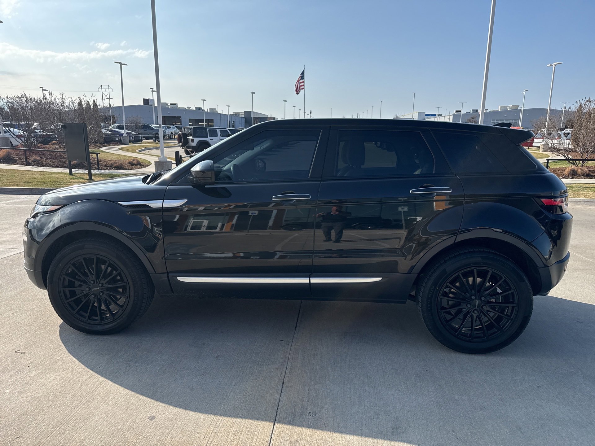 Used 2019 Land Rover Range Rover Evoque HSE image 4