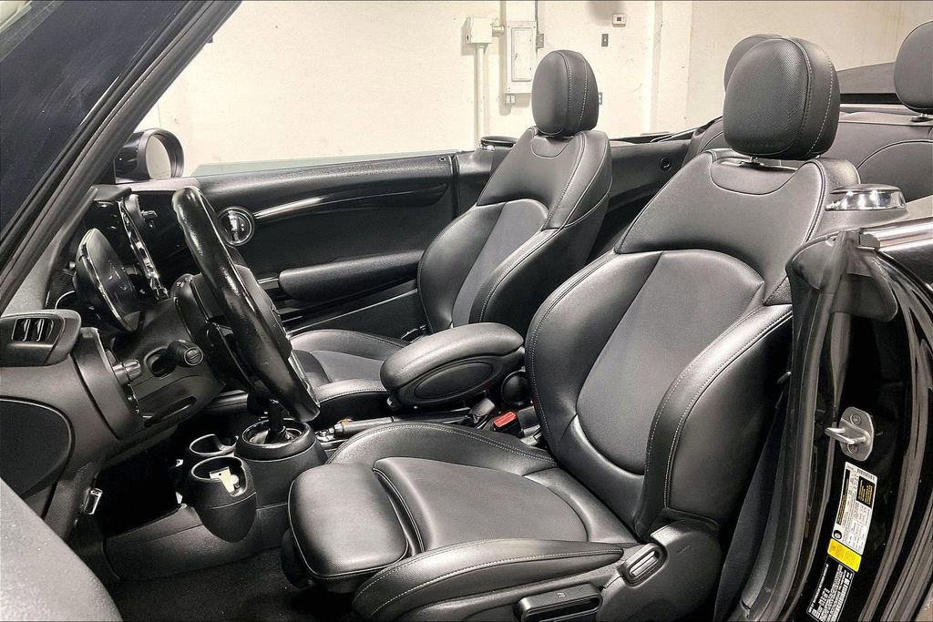 Used 2021 MINI Cooper John Cooper Works w/ 6.5" Touchscreen Package FWD image 32