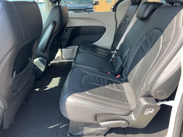Used 2017 Chrysler Pacifica Touring-L w/ Tire & Wheel Group FWD image 20