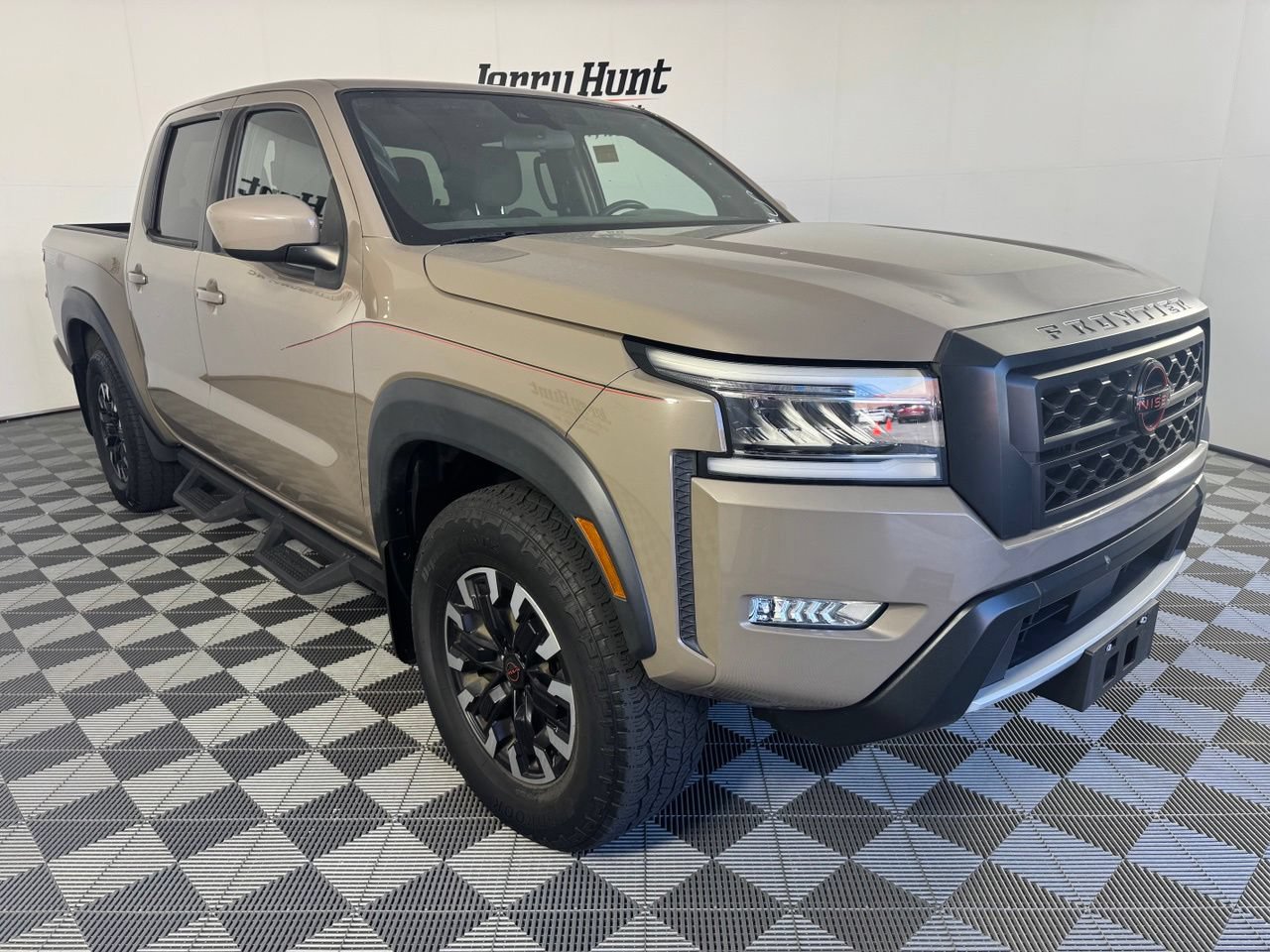 Used 2023 Nissan Frontier PRO-4X w/ Technology Package AWD/4WD image 6