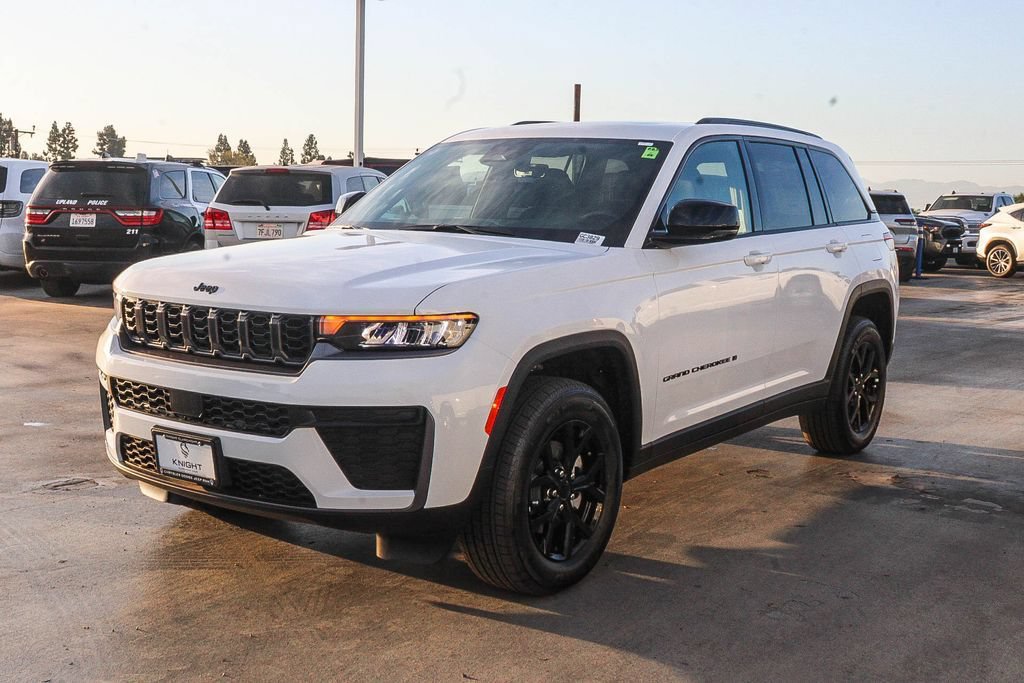 New 2026 Jeep Grand Cherokee Altitude AWD/4WD image 4