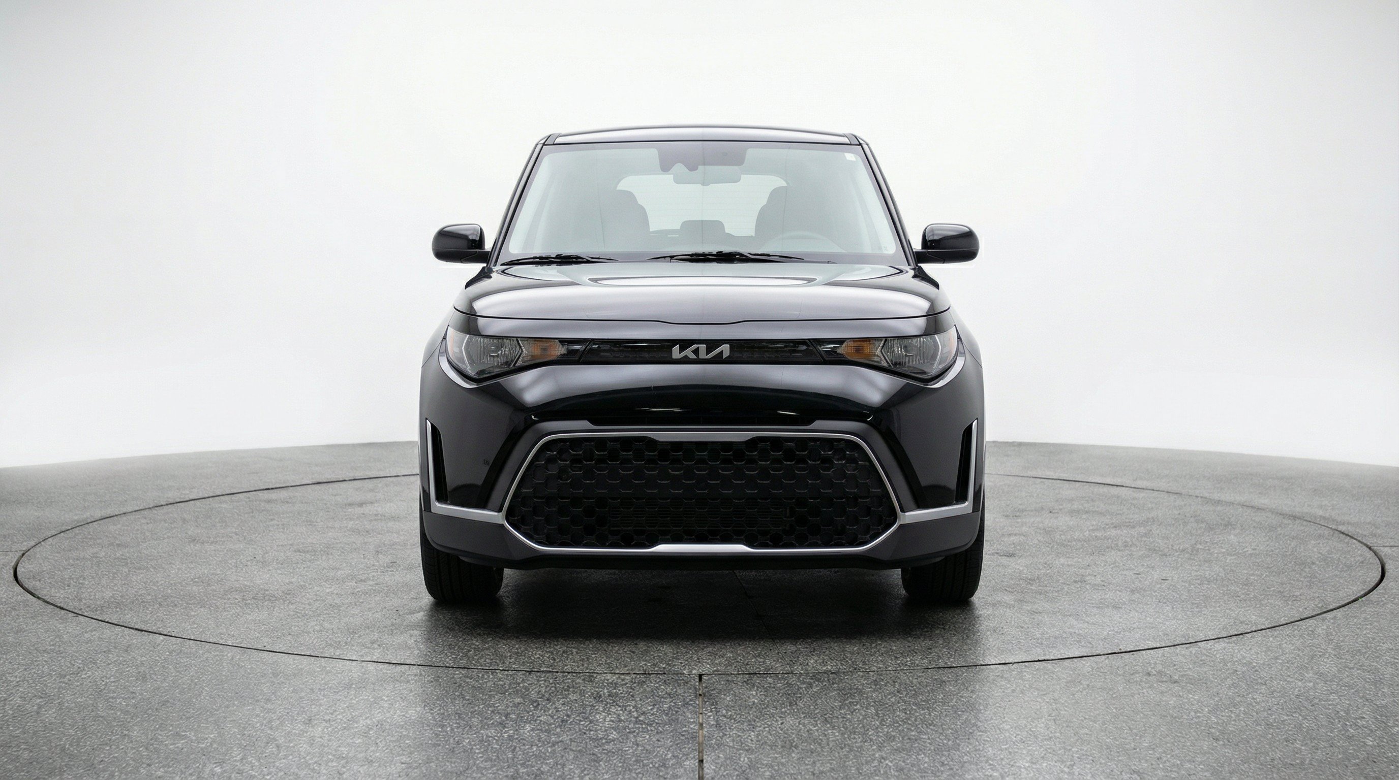 Used 2025 Kia Soul LX w/ LX Technology Package FWD image 2