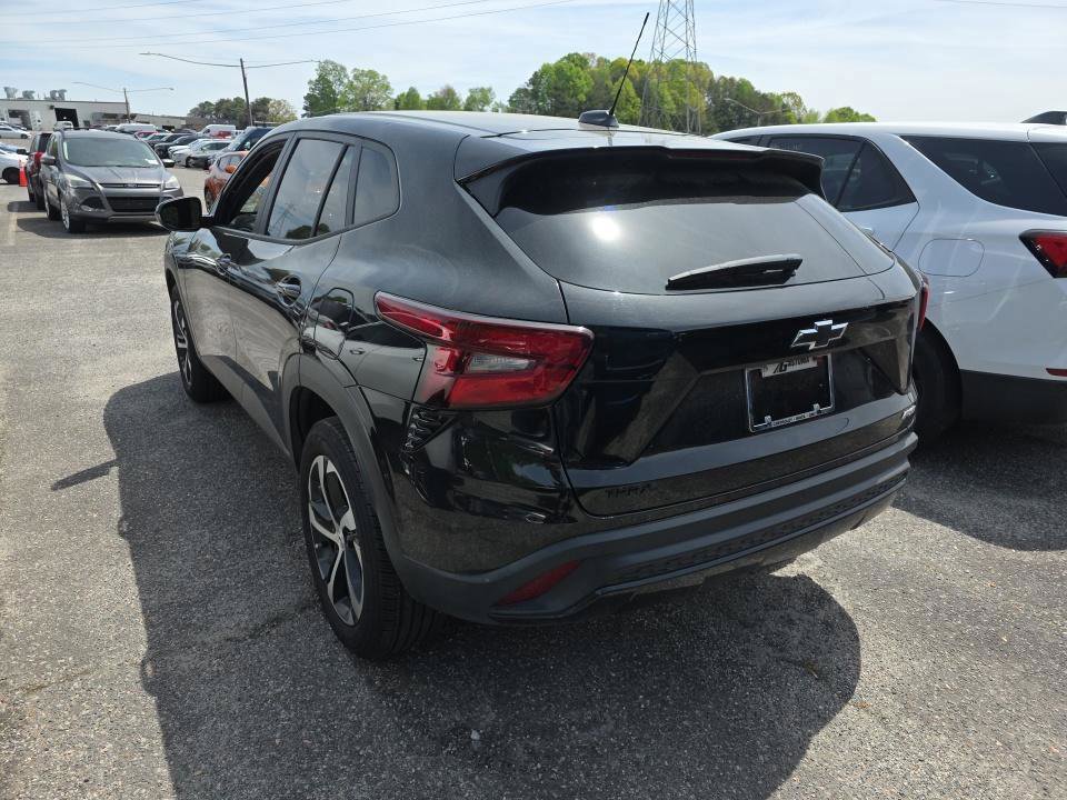 Used 2025 Chevrolet Trax RS w/ Sunroof Package FWD image 7