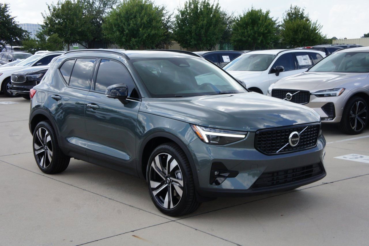 New 2026 Volvo XC40 B5 Plus w/ Protection Package Premier image 3