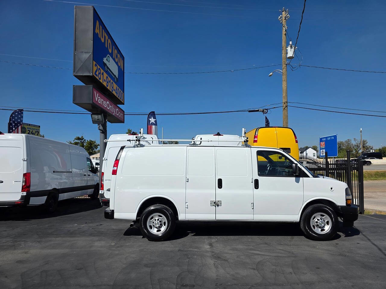 Used 2020 Chevrolet Express 3500 RWD image 3