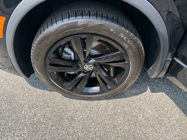 Certified 2024 Volkswagen Tiguan SE R-Line AWD/4WD image 33